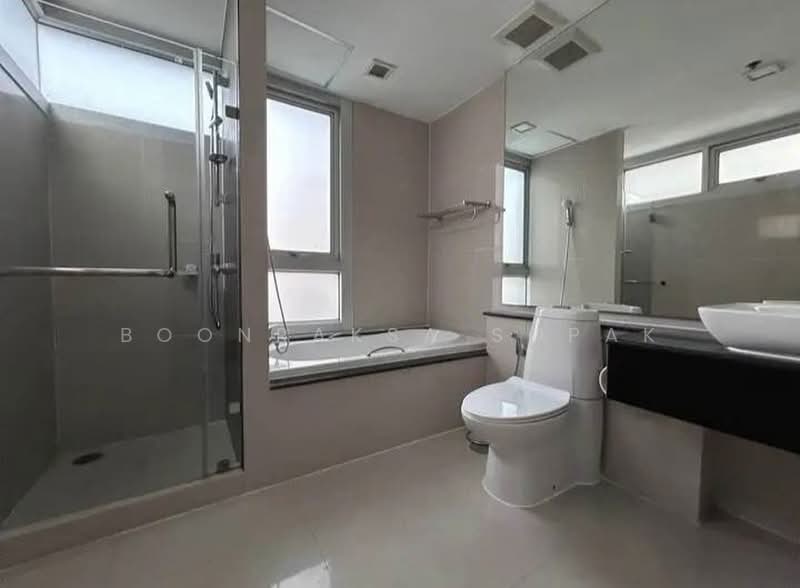 Nusasiri Grand, Bangkok, Soi Sukhumvit 42, Phra Kanong, Khlong Toei, Bangkok, 3 Bedrooms, 130 sqm, Condo For Rent, by Boonraksa Sopak, 500468313 - DDproperty.com