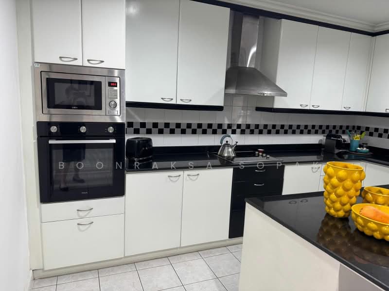 Kallista Mansion, Bangkok, 64 Soi Sukhumvit 11, Khlongtoei Nua, Watthana, Bangkok, 4 Bedrooms, 315 sqm, Condo For Rent, by Boonraksa Sopak, 500468371 - DDproperty.com