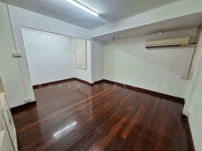 House for rent at Vibhavadi Rangsit Road, Bangkok, วิภาวดีรังสิต2 แยก2-1, Din Daeng, Bangkok, 4 Bedrooms, 277 sqm, Single Detached House For Rent, by Rachen Nopsuwan, 500468377 - DDproperty.com