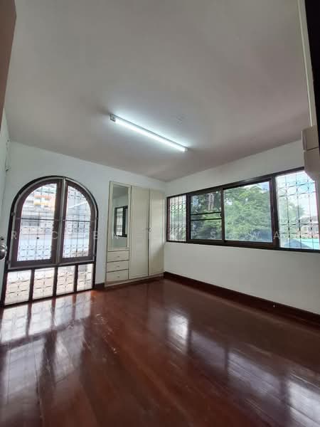 House for rent at Vibhavadi Rangsit Road, Bangkok, วิภาวดีรังสิต2 แยก2-1, Din Daeng, Bangkok, 4 Bedrooms, 277 sqm, Single Detached House For Rent, by Rachen Nopsuwan, 500468377 - DDproperty.com