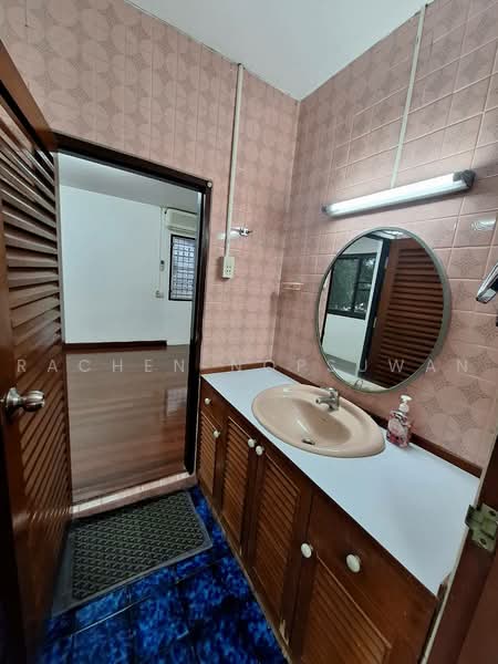 House for rent at Vibhavadi Rangsit Road, Bangkok, วิภาวดีรังสิต2 แยก2-1, Din Daeng, Bangkok, 4 Bedrooms, 277 sqm, Single Detached House For Rent, by Rachen Nopsuwan, 500468377 - DDproperty.com