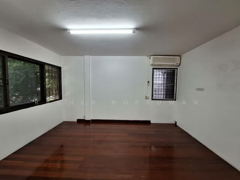 House for rent at Vibhavadi Rangsit Road, Bangkok, วิภาวดีรังสิต2 แยก2-1, Din Daeng, Bangkok, 4 Bedrooms, 277 sqm, Single Detached House For Rent, by Rachen Nopsuwan, 500468377 - DDproperty.com