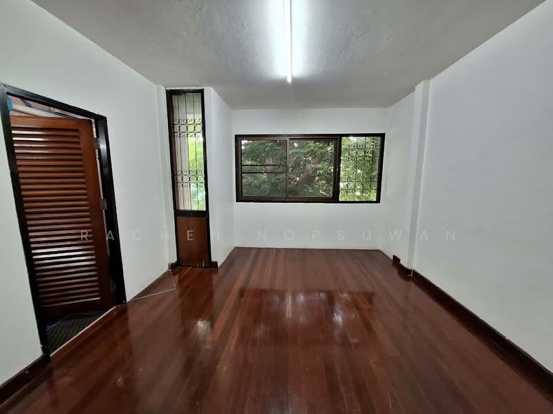 House for rent at Vibhavadi Rangsit Road, Bangkok, วิภาวดีรังสิต2 แยก2-1, Din Daeng, Bangkok, 4 Bedrooms, 277 sqm, Single Detached House For Rent, by Rachen Nopsuwan, 500468377 - DDproperty.com