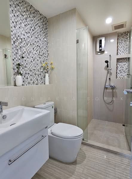 Life Ratchadapisek, Bangkok, 279 Ratchadapisaek Road, Huai Khwang, Bangkok, 2 Bedrooms, 65 sqm, Condo For Rent, by Boonraksa Sopak, 500468405 - DDproperty.com