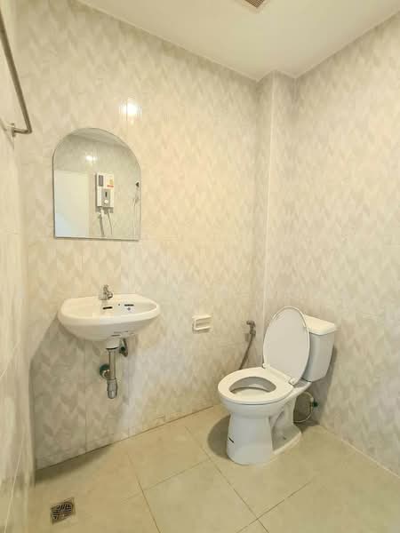 2-BR Townhouse, Bangkok, Phra Kanong Nua, Watthana, Bangkok, 2 Bedrooms, 140 sqm, Townhouse For Rent, by Boonraksa Sopak, 500468414 - DDproperty.com