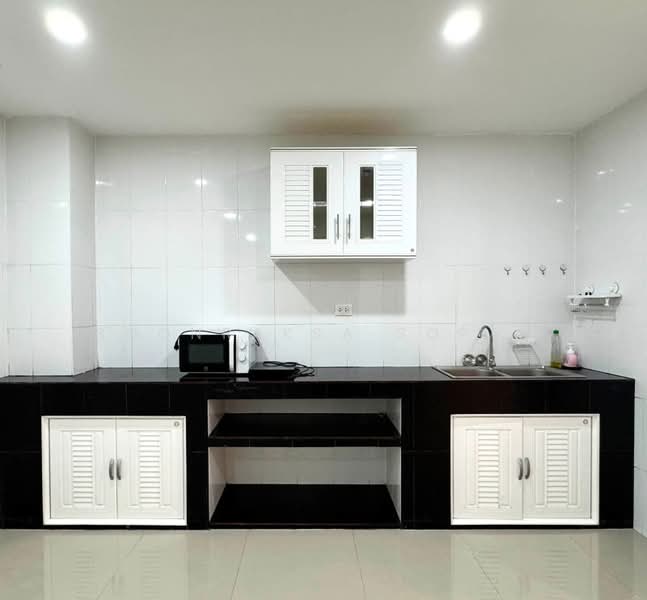 2-BR Townhouse, Bangkok, Phra Kanong Nua, Watthana, Bangkok, 2 Bedrooms, 140 sqm, Townhouse For Rent, by Boonraksa Sopak, 500468414 - DDproperty.com