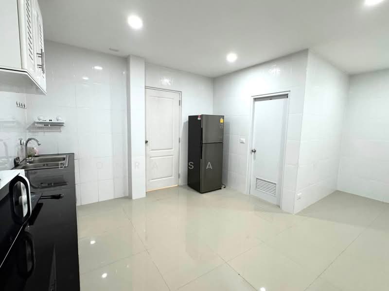 2-BR Townhouse, Bangkok, Phra Kanong Nua, Watthana, Bangkok, 2 Bedrooms, 140 sqm, Townhouse For Rent, by Boonraksa Sopak, 500468414 - DDproperty.com