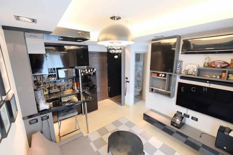 Thru Thonglor, Bangkok, Petchaburi Road, Bang Kapi, Huai Khwang, Bangkok, 1 Bedroom, 35 sqm, Condo For Rent, by Poommipat Suradech, 500468426 - DDproperty.com