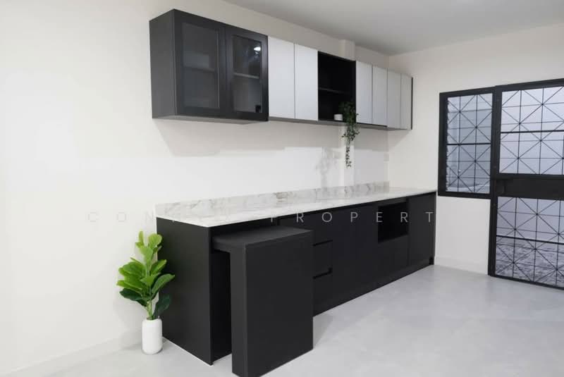 Sinthorn Happyland, Bangkok, Khlong Chan, Bang Kapi, Bangkok, 2 Bedrooms, 21 sqm, Townhouse For Sale, by Connex Property, 500468466 - DDproperty.com