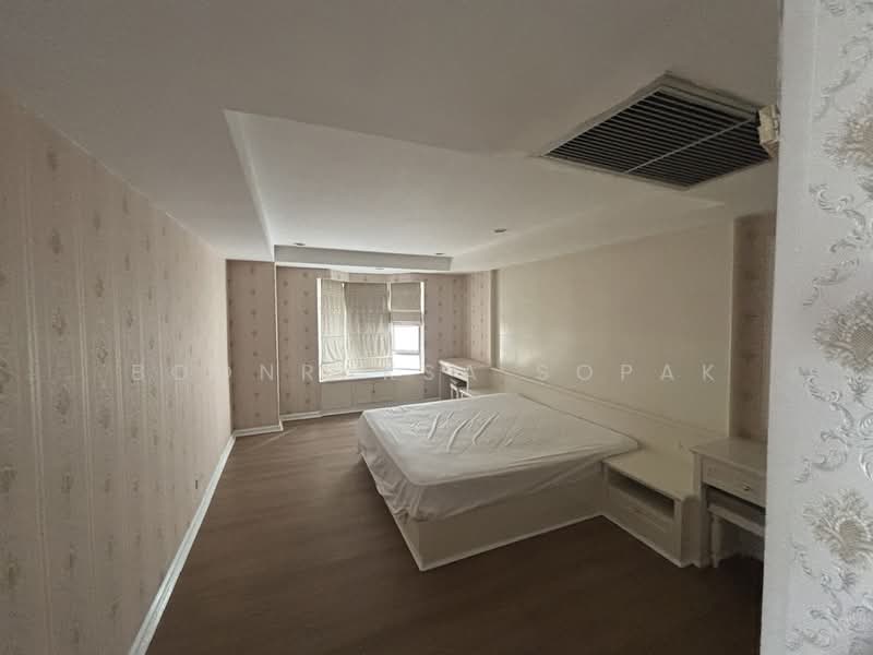 Royal Castle Sukhumvit, Bangkok, 30 Soi Sukhumvit 39, Khlongtoei Nua, Watthana, Bangkok, 3 Bedrooms, 160 sqm, Condo For Rent, by Boonraksa Sopak, 500468526 - DDproperty.com