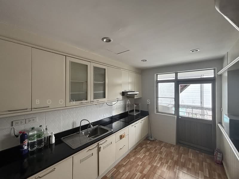 Royal Castle Sukhumvit, Bangkok, 30 Soi Sukhumvit 39, Khlongtoei Nua, Watthana, Bangkok, 3 Bedrooms, 160 sqm, Condo For Rent, by Boonraksa Sopak, 500468526 - DDproperty.com