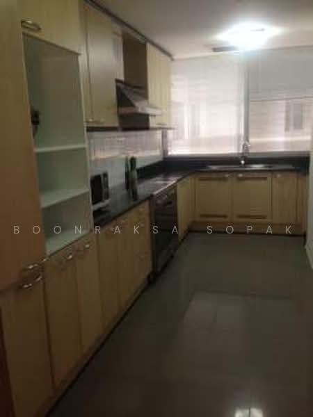Ruamsuk Condominium, Bangkok, 12 Soi Athakravi, Khong Tan, Khlong Toei, Bangkok, 3 Bedrooms, 315 sqm, Condo For Rent, by Boonraksa Sopak, 500468578 - DDproperty.com