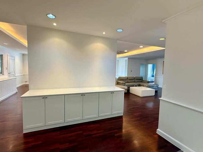 D.S. Tower 1 Sukhumvit 33, Bangkok, Soi Phrom Chit, Khlong Tan Nua, Watthana, Bangkok, 3 Bedrooms, 236 sqm, Condo For Rent, by Boonraksa Sopak, 500468664 - DDproperty.com