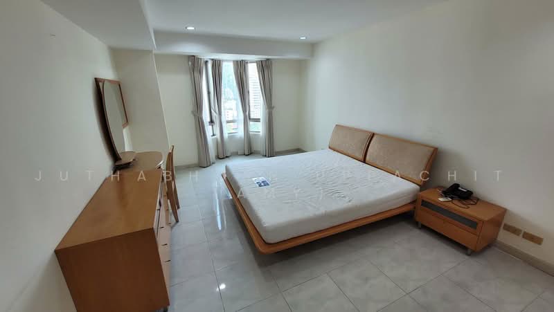 Royal Castle Sukhumvit, Bangkok, 30 Soi Sukhumvit 39, Khlongtoei Nua, Watthana, Bangkok, 3 Bedrooms, 160 sqm, Condo For Rent, by Juthabhorn Uppachit (Amy), 500468691 - DDproperty.com