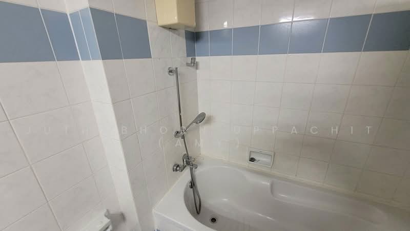 Royal Castle Sukhumvit, Bangkok, 30 Soi Sukhumvit 39, Khlongtoei Nua, Watthana, Bangkok, 3 Bedrooms, 160 sqm, Condo For Rent, by Juthabhorn Uppachit (Amy), 500468691 - DDproperty.com