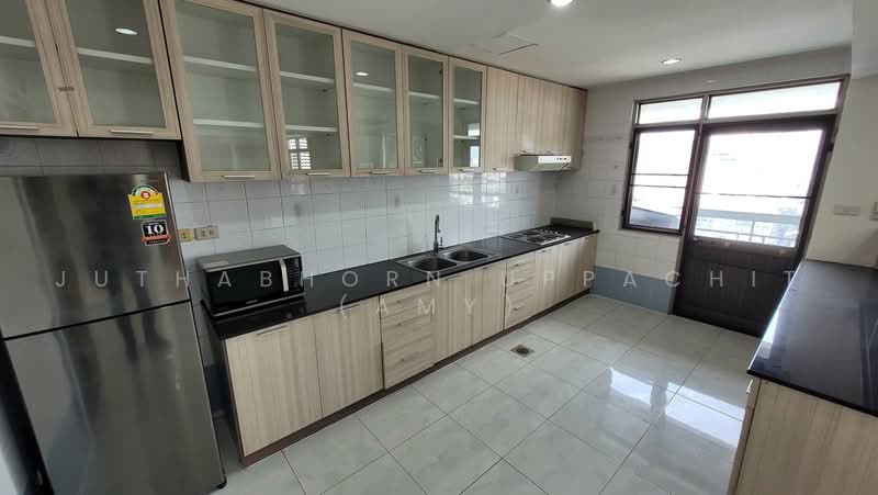 Royal Castle Sukhumvit, Bangkok, 30 Soi Sukhumvit 39, Khlongtoei Nua, Watthana, Bangkok, 3 Bedrooms, 160 sqm, Condo For Rent, by Juthabhorn Uppachit (Amy), 500468691 - DDproperty.com