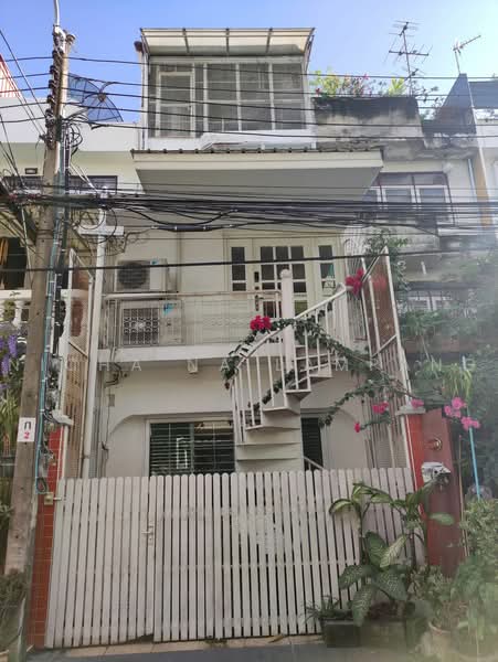 ทาวน์เฮ้าส์ 3-ห้องนอน, กรุงเทพ, พระโขนงเหนือ, วัฒนา, กรุงเทพ, 200 ตร.ม., ทาวน์เฮ้าส์ ขาย, โดย Nicha Na Lampang, 500468818 - DDproperty.com