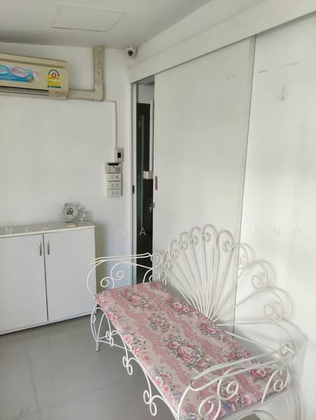 3-BR Townhouse, Bangkok, Phra Kanong Nua, Watthana, Bangkok, 3 Bedrooms, 200 sqm, Townhouse For Sale, by Nicha Na Lampang, 500468818 - DDproperty.com