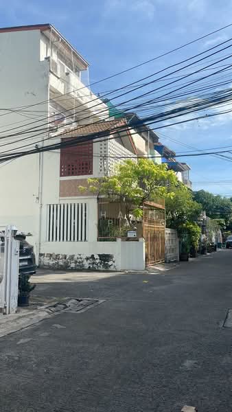 3-BR Townhouse, Bangkok, Phra Kanong Nua, Watthana, Bangkok, 3 Bedrooms, 200 sqm, Townhouse For Sale, by Nicha Na Lampang, 500468818 - DDproperty.com