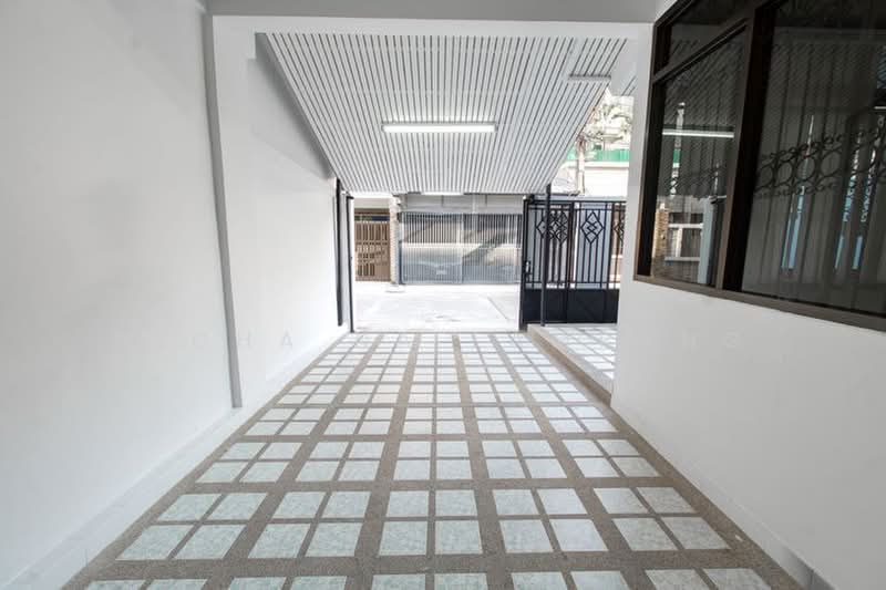 4-BR Townhouse, Bangkok, Thung Maha Mek, Sathon, Bangkok, 4 Bedrooms, 250 sqm, Townhouse For Sale, by Nicha Na Lampang, 500468860 - DDproperty.com