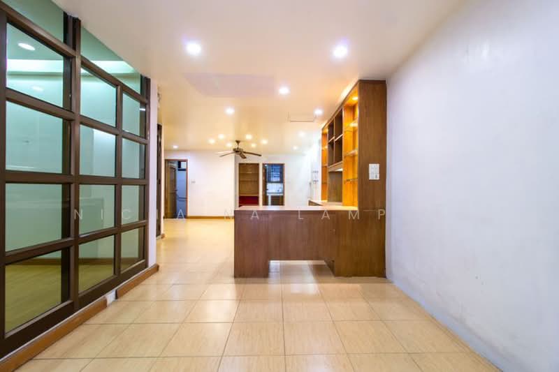 4-BR Townhouse, Bangkok, Thung Maha Mek, Sathon, Bangkok, 4 Bedrooms, 250 sqm, Townhouse For Sale, by Nicha Na Lampang, 500468860 - DDproperty.com