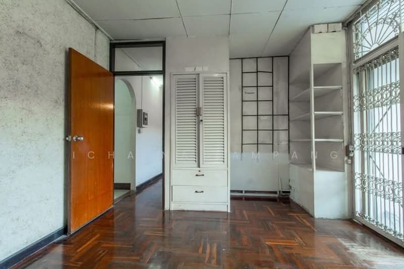 4-BR Townhouse, Bangkok, Thung Maha Mek, Sathon, Bangkok, 4 Bedrooms, 250 sqm, Townhouse For Sale, by Nicha Na Lampang, 500468860 - DDproperty.com