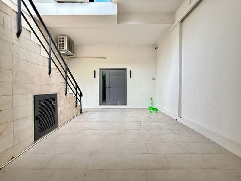 Regent 71 Place, Bangkok, Phra Kanong Nua, Watthana, Bangkok, 5 Bedrooms, 350 sqm, Townhouse For Rent, by Bangkok Residential, 500468944 - DDproperty.com
