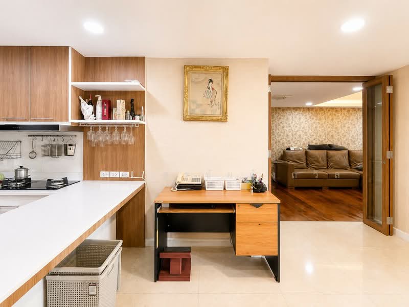 Suanmali Center, Bangkok, Khlong Maha Nak, Pom Prap Sattru Phai, Bangkok, 1 Bedroom, 207 sqm, Townhouse For Rent, by Monchit Surachaidunthavin, 500468965 - DDproperty.com