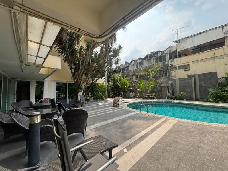 Charktip Court, Bangkok, 62 Soi Sukhumvit 51, Khlongtoei Nua, Watthana, Bangkok, 2 Bedrooms, 120 sqm, Apartment For Rent, by Pensasi Ongphichetmetha, 500469010 - DDproperty.com