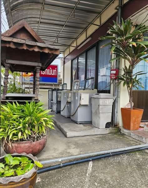 ขายอพาร์ทเม้นท์ 3 ชั้น 27 ห้องนอน ผู้เช่าเต็ม รายได้ 99,000 บาท/เดือน ใกล้สถานีรถไฟฟ้าบางปะแก้ว, Bangkok, Bangpakok, Rat Burana, Bangkok, , 1,100 sqm, Business For Sale, by คุณอัง, 500469026 - DDproperty.com