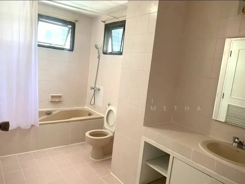 The Waterford Thonglor 11, Bangkok, 219 Soi Thonglor Sukhumvit Road, Khlong Tan Nua, Watthana, Bangkok, 3 Bedrooms, 193 sqm, Condo For Rent, by Pensasi Ongphichetmetha, 500469077 - DDproperty.com