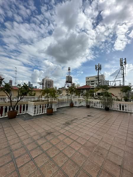 พร้อมศักดิ์ แมนชั่น, กรุงเทพ, สุขุมวิท 3 สุขุมวิท, คลองตันเหนือ, วัฒนา, กรุงเทพ, 180 ตร.ม., คอนโด ให้เช่า, โดย Pensasi Ongphichetmetha, 500469090 - DDproperty.com