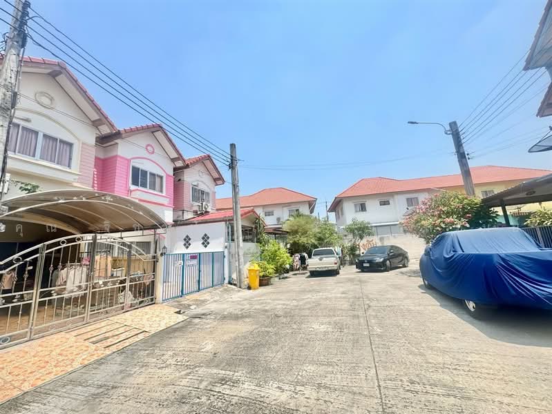 อรุณทอง3 เพชรเกษม69 (Arunthong 3 Phetkasem 69), Bangkok, ถนนเพชรเกษม, Nong Kham, Nong Khaem, Bangkok, 2 Bedrooms, 70 sqm, Townhouse For Sale, by คุณ ฐิชาปัณณ์ สังวาลรัมย์ (ปูน), 500469433 - DDproperty.com