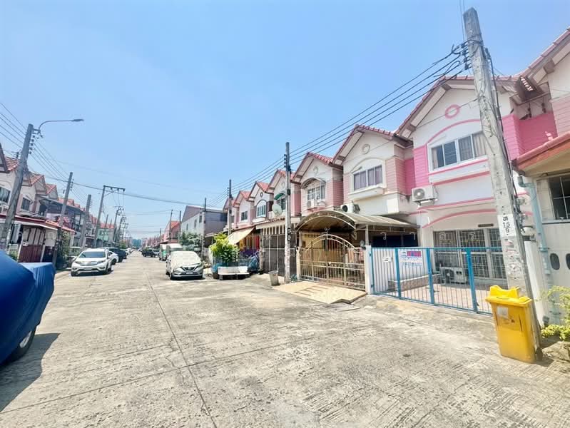 อรุณทอง3 เพชรเกษม69 (Arunthong 3 Phetkasem 69), Bangkok, ถนนเพชรเกษม, Nong Kham, Nong Khaem, Bangkok, 2 Bedrooms, 70 sqm, Townhouse For Sale, by คุณ ฐิชาปัณณ์ สังวาลรัมย์ (ปูน), 500469433 - DDproperty.com