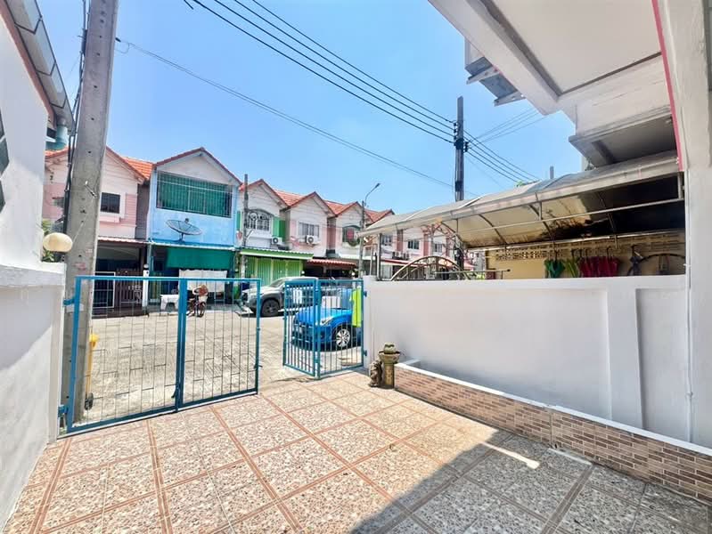 อรุณทอง3 เพชรเกษม69 (Arunthong 3 Phetkasem 69), Bangkok, ถนนเพชรเกษม, Nong Kham, Nong Khaem, Bangkok, 2 Bedrooms, 70 sqm, Townhouse For Sale, by คุณ ฐิชาปัณณ์ สังวาลรัมย์ (ปูน), 500469433 - DDproperty.com