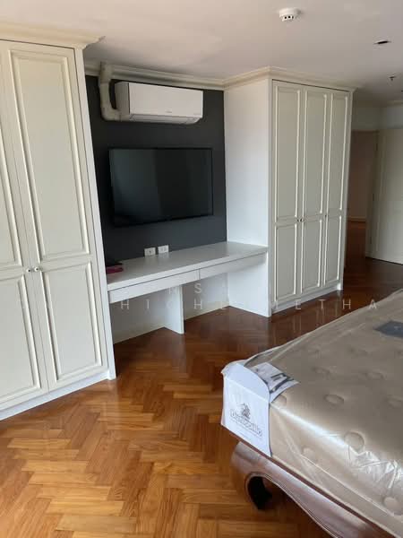 Serene Place Sukhumvit 24, Bangkok, 9 Soi Sukhumvit 24, Sukhumvit Road, Khong Tan, Khlong Toei, Bangkok, 2 Bedrooms, 109 sqm, Condo For Rent, by Pensasi Ongphichetmetha, 500469443 - DDproperty.com