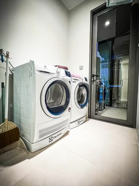 Vittorio 39, Bangkok, 8 Sukhumvit, Khlong Tan Nua, Watthana, Bangkok, 2 Bedrooms, 100 sqm, Condo For Rent, by Vichai Annavakulthorn, 500469457 - DDproperty.com