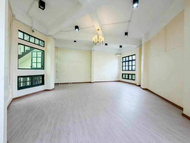 ตึกตกเเต่งสวย มองเห็นง่าย พร้อมทำกิจการ 4 ชั้น, Bangkok, Pom Prap, Pom Prap Sattru Phai, Bangkok, , 315 sqm, Shophouse For Rent, by ERA Holding (Thailand) Co., Ltd., 500469480 - DDproperty.com