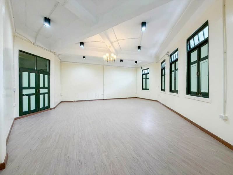 ตึกตกเเต่งสวย มองเห็นง่าย พร้อมทำกิจการ 4 ชั้น, Bangkok, Pom Prap, Pom Prap Sattru Phai, Bangkok, , 315 sqm, Shophouse For Rent, by ERA Holding (Thailand) Co., Ltd., 500469480 - DDproperty.com