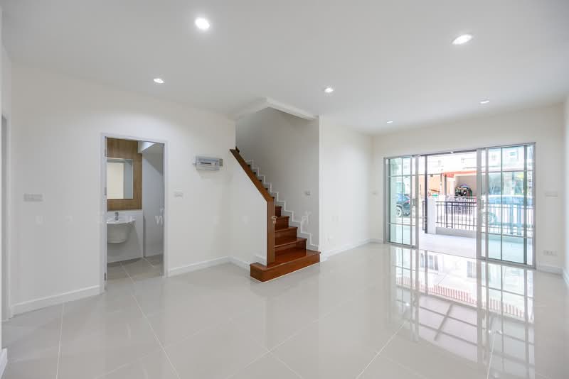 The Villa Rattanathibet : เดอะ วิลล่า รัตนาธิเบศร์, นนทบุรี, ถนน รัตนาธิเบศร์, ท่าอิฐ, ปากเกร็ด, นนทบุรี, 140 ตร.ม., ทาวน์เฮ้าส์ ขาย, โดย อานันท์ ขจรศักดิ์ว่องไว, 500469580 - DDproperty.com