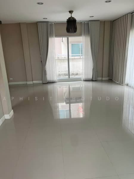 undefined, กรุงเทพ, ลาดกระบัง, กรุงเทพ, 325 ตร.ม., ทาวน์เฮ้าส์ ขาย, โดย Aphisit Khotudon, 500469596 - DDproperty.com