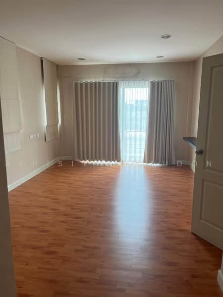 undefined, Bangkok, Lat Krabang, Bangkok, 4 Bedrooms, 325 sqm, Townhouse For Sale, by Aphisit Khotudon, 500469596 - DDproperty.com