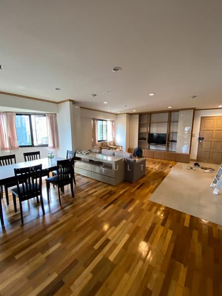 Baan Suanpetch, Bangkok, 18 Soi Sukhumvit 39, Khlong Tan Nua, Watthana, Bangkok, 3 Bedrooms, 129 sqm, Condo For Rent, by Vichai Annavakulthorn, 500469623 - DDproperty.com