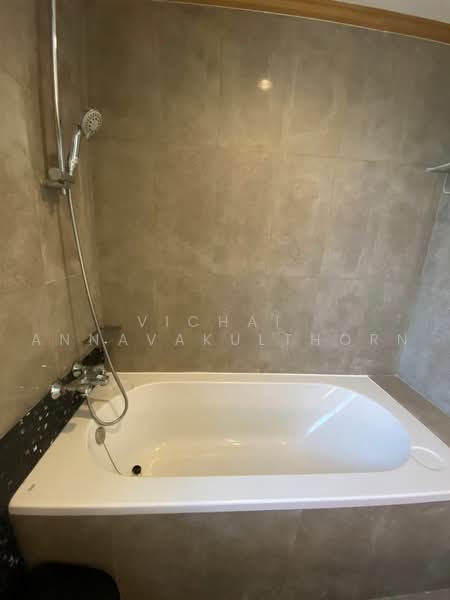 Baan Suanpetch, Bangkok, 18 Soi Sukhumvit 39, Khlong Tan Nua, Watthana, Bangkok, 3 Bedrooms, 129 sqm, Condo For Rent, by Vichai Annavakulthorn, 500469623 - DDproperty.com