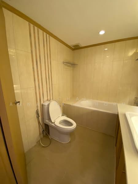 Baan Suanpetch, Bangkok, 18 Soi Sukhumvit 39, Khlong Tan Nua, Watthana, Bangkok, 3 Bedrooms, 129 sqm, Condo For Rent, by Vichai Annavakulthorn, 500469623 - DDproperty.com