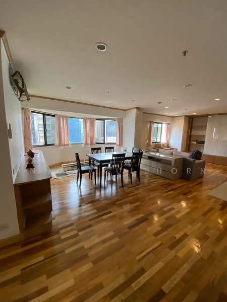 Baan Suanpetch, Bangkok, 18 Soi Sukhumvit 39, Khlong Tan Nua, Watthana, Bangkok, 3 Bedrooms, 129 sqm, Condo For Rent, by Vichai Annavakulthorn, 500469623 - DDproperty.com