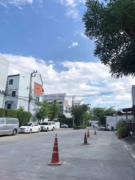 Areeya Mandarina Sukhumvit 77, Bangkok, Sukhumvit 77 Road (On Nut), Suan Luang, Bangkok, 3 Bedrooms, 200 sqm, Townhouse For Sale, by Tanapat Sakonsontised, 500469688 - DDproperty.com