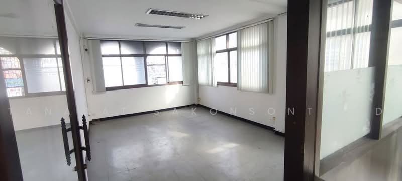 4-BR Townhouse, Bangkok, Khlong Chan, Bang Kapi, Bangkok, 4 Bedrooms, 220 sqm, Townhouse For Sale, by Tanapat Sakonsontised, 500469741 - DDproperty.com