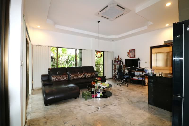 Muang Udon Thani, Udon Thani, Nong Bua, Muang Udon Thani, Udon Thani, 3 Bedrooms, 150 sqm, Semi-Detached House (Twin House) For Sale, by วีรภัทรา ดาร์เปอร์, 500469843 - DDproperty.com