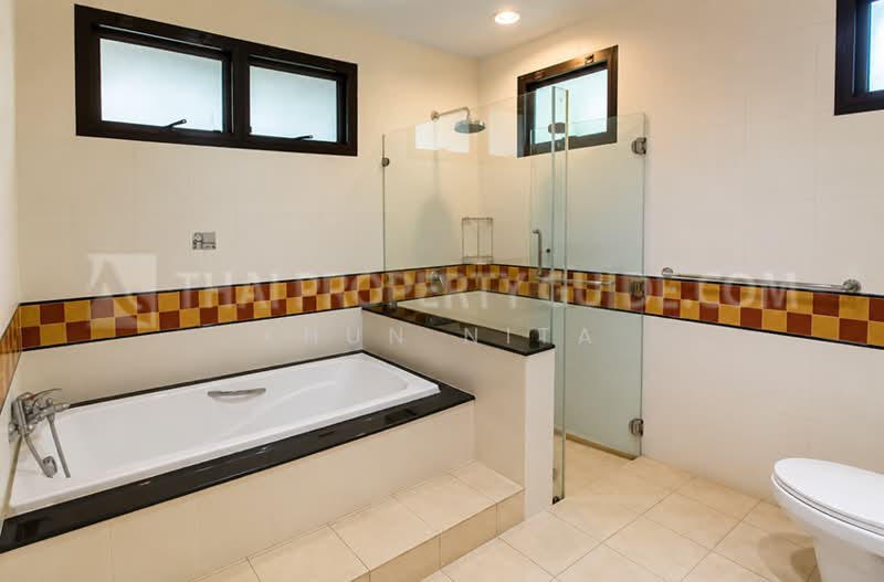 House with Private Pool / Sathorn, Bangkok, Chong Nonsi, Yan Nawa, Bangkok, 4 Bedrooms, 350 sqm, Single Detached House For Rent, by Khun Nita, 500469910 - DDproperty.com